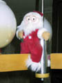 Норвежский Санта Клаус на люстре